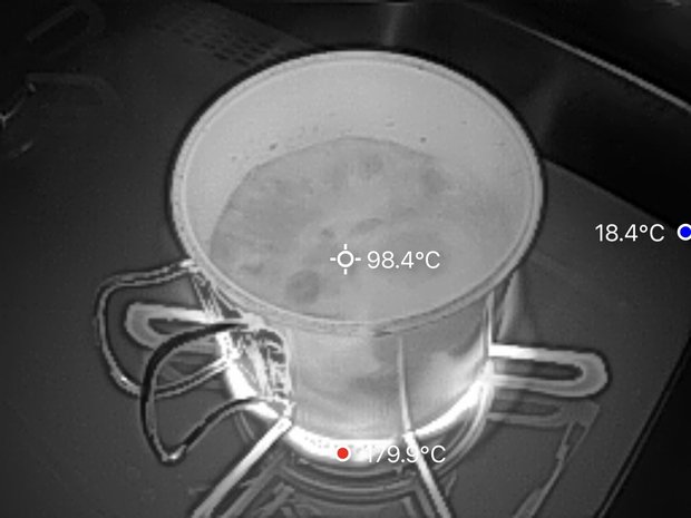 InfiRay Xinfrared P2 Proで沸騰したお湯の温度測定（写真）