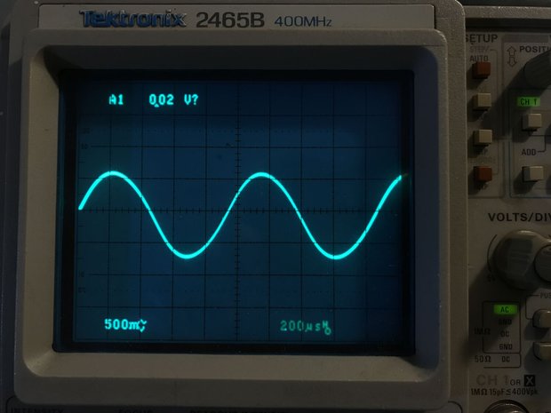 ウィーンブリッジ正弦波発振器の波形